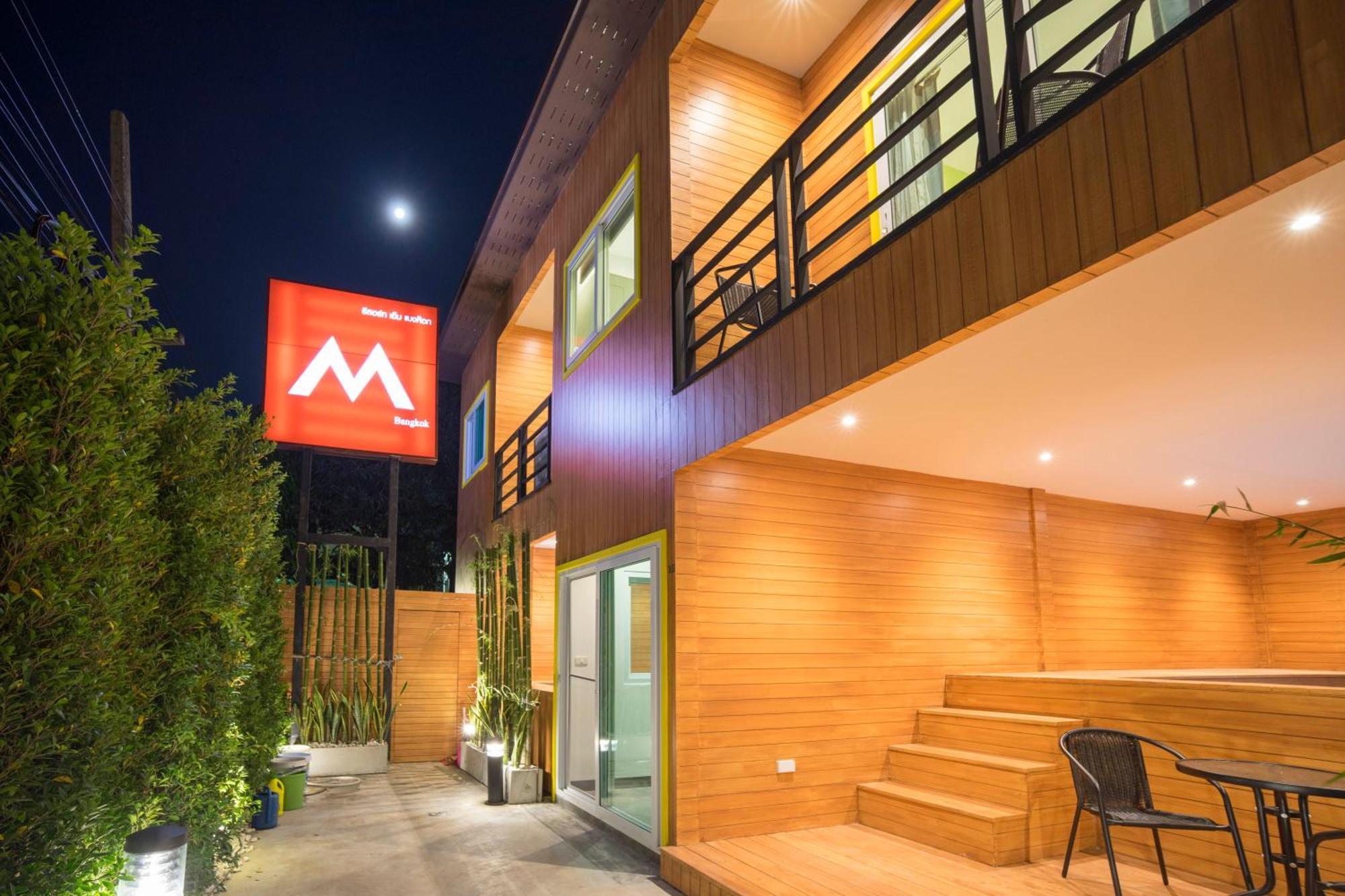 Hotel The M Pool - Bts Ekkamai 3*