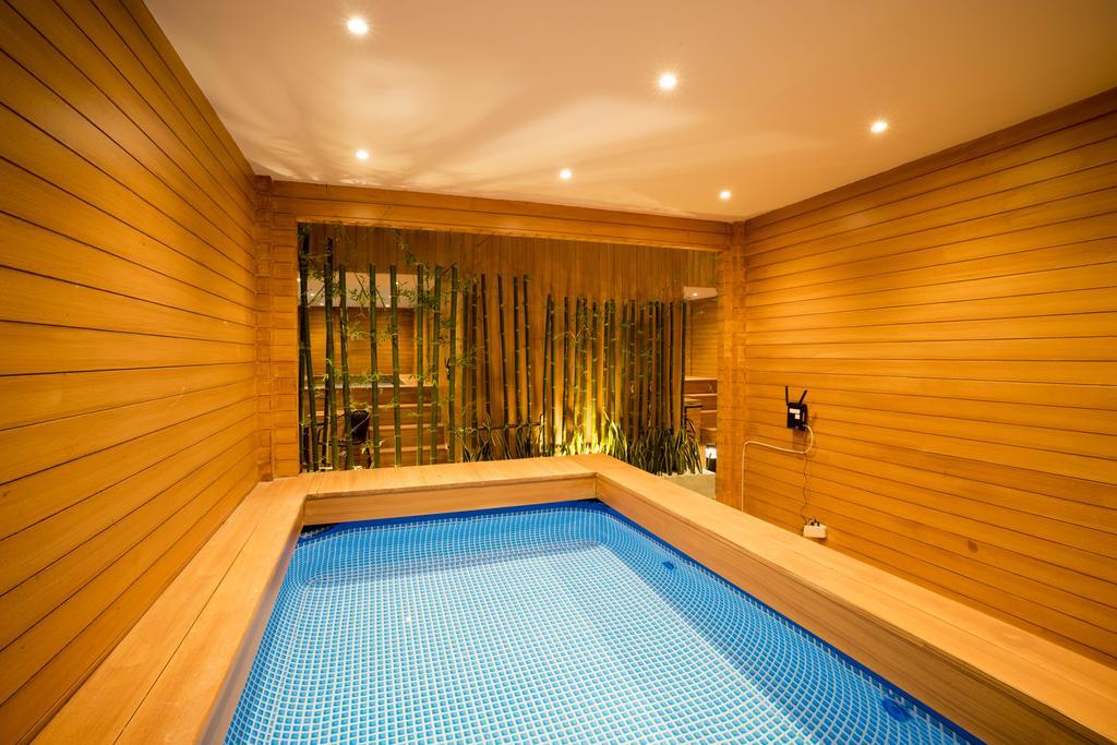 Hotel The M Pool - Bts Ekkamai Bangkok