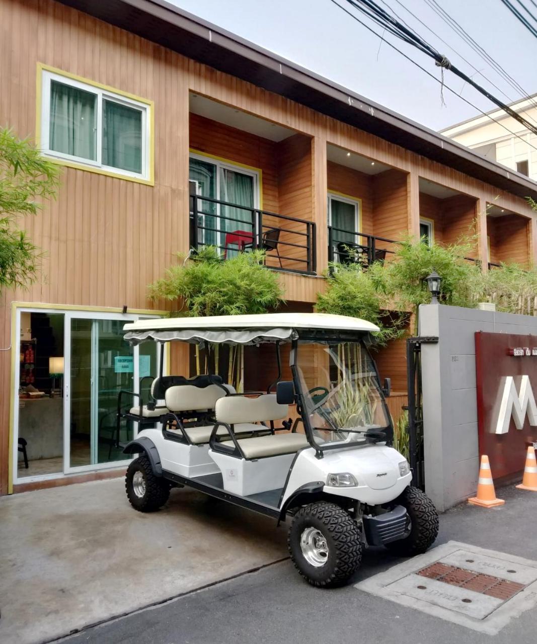 Hotel The M Pool - Bts Ekkamai 3*